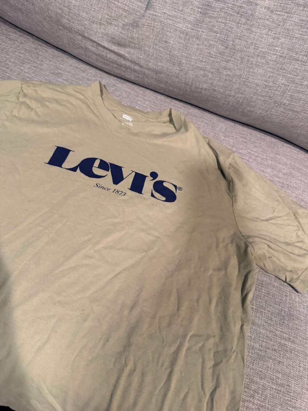 New Levi's tshirt
